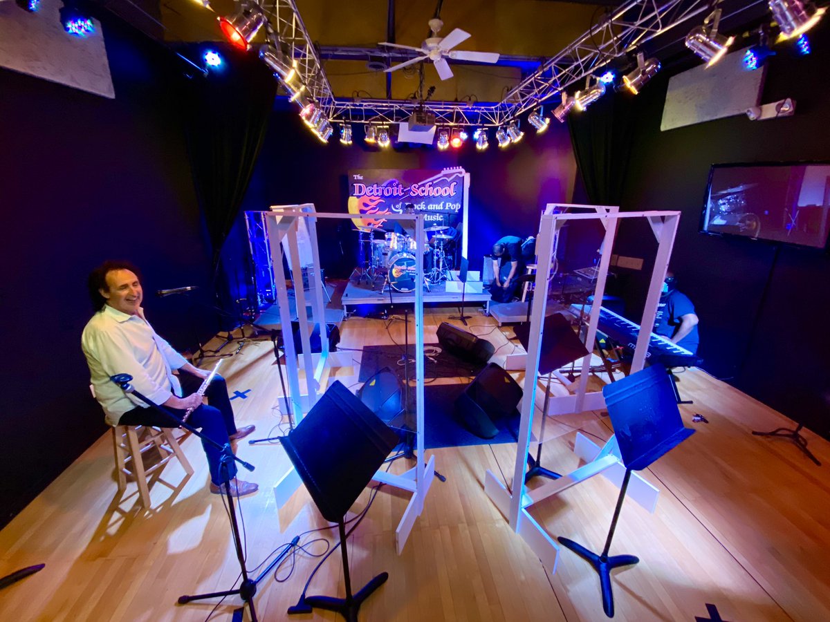 DSRPRoyalOak's tweet photo. Listening to the sweet sounds of Alexander Zonjic &amp; Friends. 🎶🎵 Need a safe, clean, and socially-distanced rehearsal space? We’ve got you covered. Give us a call today! 🎸🎺🎷🥁🎤🎹#morethanjustmusiclessons
#dsrproyaloak #stoppracticingstartperforming https://t.co/vxdFlRAWzj
