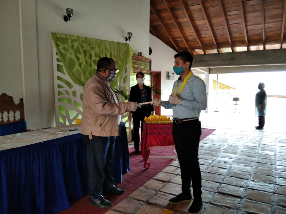 jlberroteran's tweet photo. Felicitaciones a todos los profesionales egresados hoy de la Unerg. Las puestas de nuestra Alma Mater seguirán abiertas para que continúen especializándose. ¡Unerg formando profesionales dignos para la patria!
@NicolasMaduro 
@drodriven2 
@psuvaristobulo https://t.co/zd5x42p387