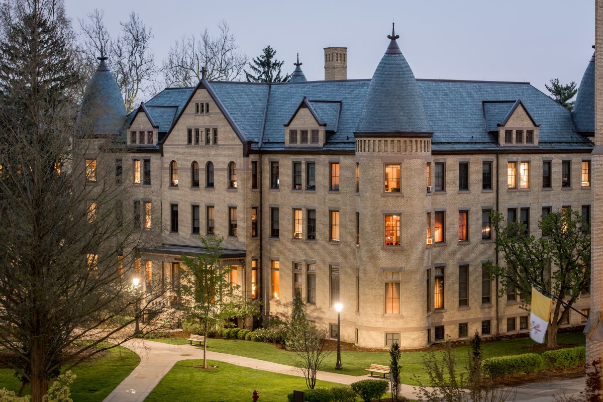 NDAlumni's tweet photo. Sorin Hall was ND's first building constructed specifically as a residence hall in 1888. Over the years, Otters have taken pride in turret rooms, a porch, and the annual Sorin Talent Show. Rev. Monk Malloy, C.S.C., '63, '67, '69 M.A., has lived in Sorin since 1980. #DormsofND https://t.co/qQO9SeyecP
