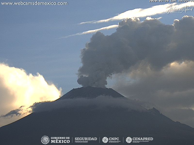 SkyAlertMx's tweet photo. Emisión continua de ceniza del #Popocatépetl dispersándose al poniente hacia EdoMex y posiblemente alcaldías del oriente y sur de CDMX.

🚦amarillo fase 2. https://t.co/SCzKp8WSBY