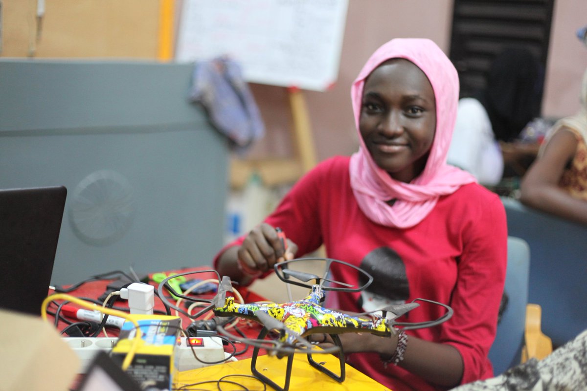 C'est hautement gratifiant pour nous de pouvoir aider cette jeunesse malienne dans sa diversité, a acquérir de réelles compétences qui lui permettront de bâtir notre grand Mali. Pour cela nous mettons l'accent sur la pratique et l'expérimentation.