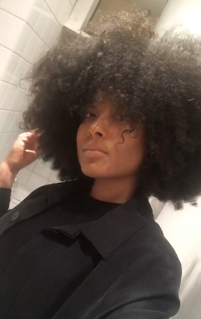 doreen_acnh's tweet photo. #myhairis my crown! 🖤
I hate that I’ve been brainwashed so hard when I was young that I hated my hair texture: all I wanted was to have them straight. Years later, the amount of love I got for my crown is above everything. 💪🏽 https://t.co/no17NMeMrP