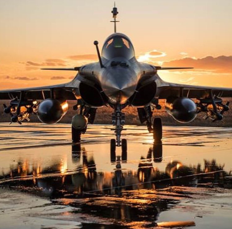 SatishRai99's tweet photo. Welcome home #RafaleInIndia https://t.co/IcWFeBmYmV