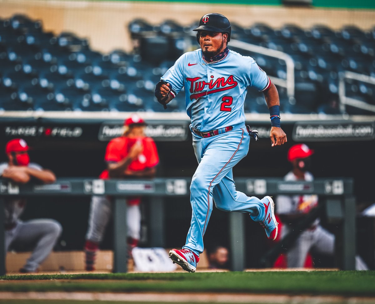 Twins's tweet photo. Sweet swing. 

And really, another chance to look at these unis. 😍

#MNTwins https://t.co/It9eddr5Lb