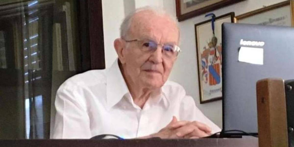 PublimetroChile's tweet photo. Admirable: italiano consigue título universitario a los 97 años
👉 https://t.co/H91MVk1Mq3 https://t.co/h6JF3eby5e