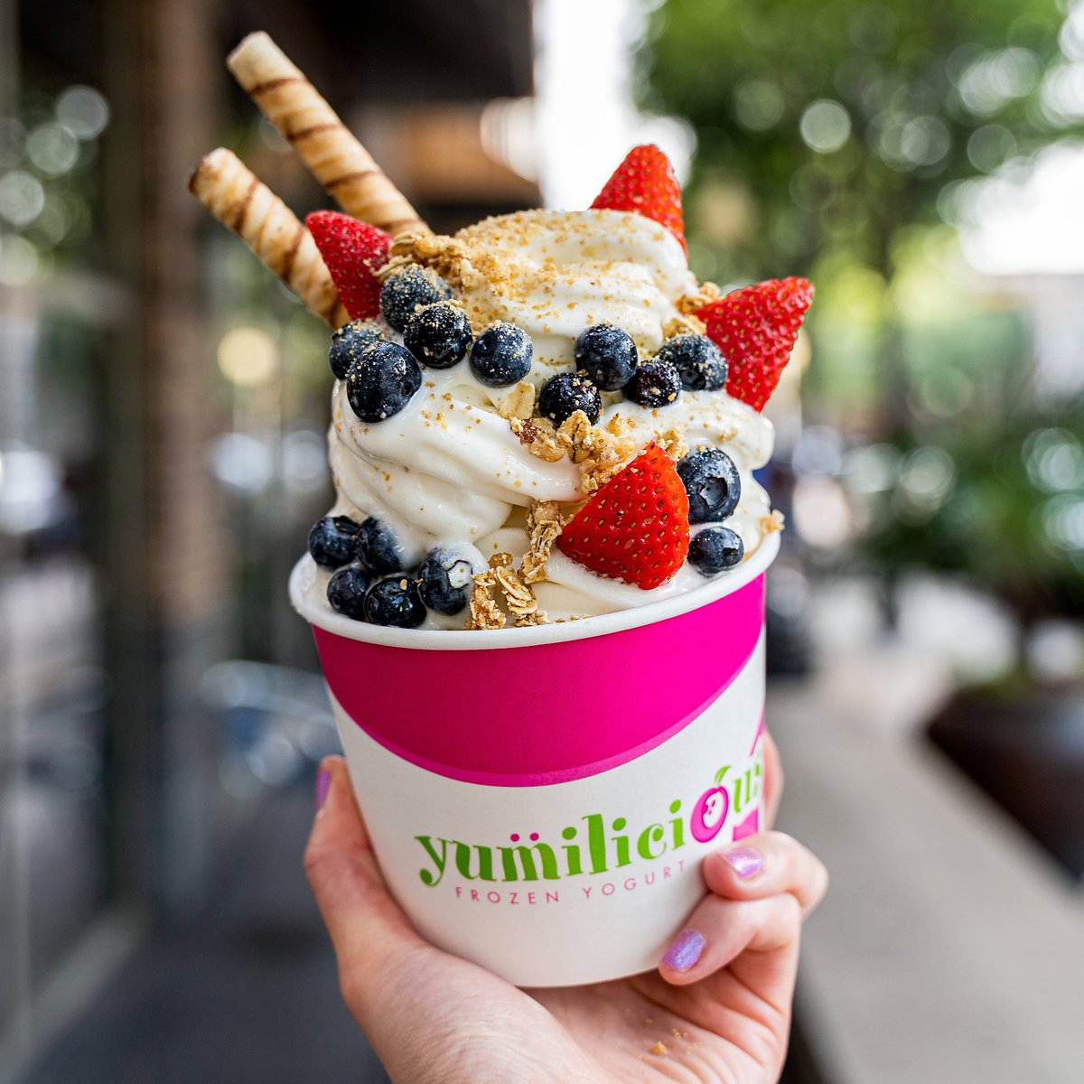 You're berry, berry sweet! 🍓😘 We love packing on summer ⁣⁣berries with Original Plain tart froyo for that perfect, crisp sweetness. ⁣