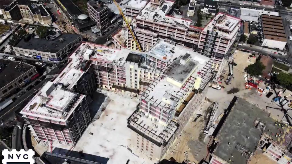 LettireBLDRS's tweet image. Excited to announce Far Rockaway Village has topped off! Thanks to all our partners #rcstructures #moosesmauraders @PhippsNY @NYCHousing @DRichards13 @marvelarch @BrightPowerInc @LanganEngEnv @DagherEng