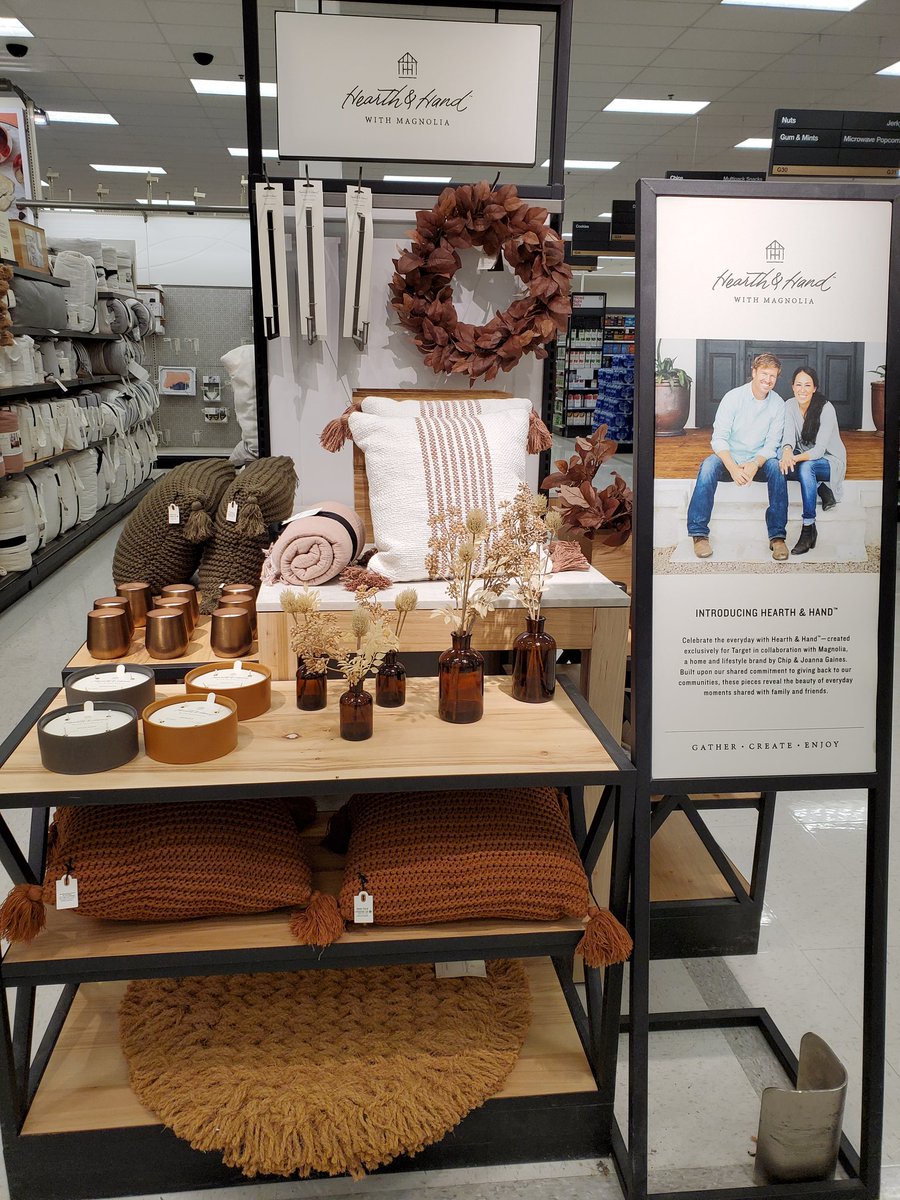 AndreaBrattelid's tweet photo. Hearth & Hand magic happens when our VM and Home DBO collaborate
#T2223 #VMmagic #HomeSweetHome #TargetStyle @mariahmonnens @JenieBrisson @JenHatlevig https://t.co/UfxuIqobsQ