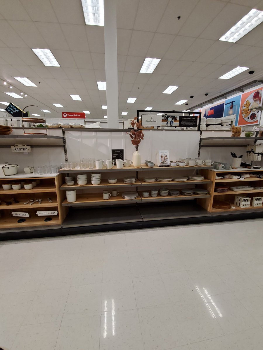 Hearth &amp; Hand magic happens when our VM and Home DBO collaborate
#T2223 #VMmagic #HomeSweetHome #TargetStyle <a href="/mariahmonnens/">Mariah Monnens</a> <a href="/JenieBrisson/">Jenie Brisson</a> <a href="/JenHatlevig/">Jennifer Hatlevig</a>