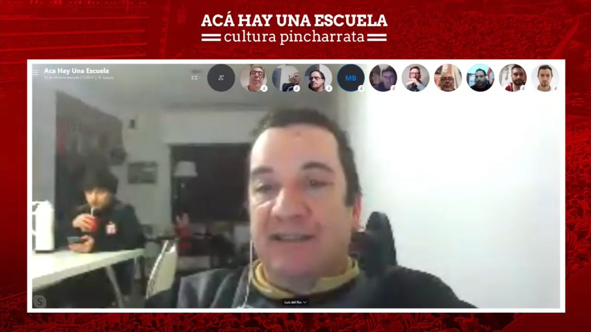 #EDLP 💬 Luis del Río: "Desde <a href="/GuardianesEDLP/">Guardianes Del Country</a> pudimos articularnos con el club para organizar un guiso de lentejas para casi 300 familias de los barrios cercanos al Country. Varios nos han depositado dinero para ayudar a pesar de la distancia"

#AcáHayUnaEscuela 🇦🇹