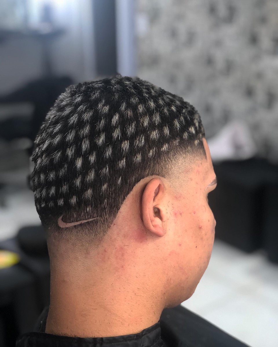 MercedesJuninho's tweet photo. To de volta ein 📏☄️
Americano + Reflexo
#hackerdoscortes #barbershopconnect #barbersince98 #barberlife #lowfade #haircolor #barbernations #thebarberpost #barbeshop #faded #fade #barbers #barberlessons #brasilbarbs #hairdresser #barbeirosdobrasil #batalhadosbarbeirosbrasil https://t.co/Uou4Fs8ELT