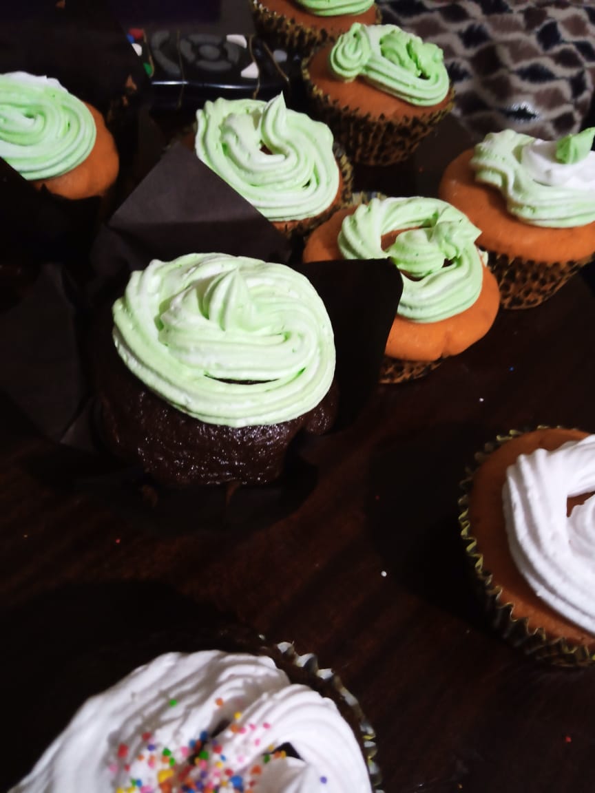 DonVictorSimon's tweet photo. @TYakushigawa My sister is doing her hustle #Samosas #OatBread #CupCakes #Kebabs
See what she did this week #CharysPastries https://t.co/e7cdgtus6M