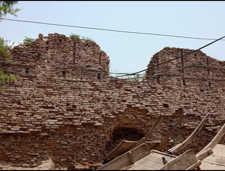 Tulamba FortA fort is built in the historic town of Tulamba and has 12 bastions. It is supposed to have been built by Sher Shah Suri.