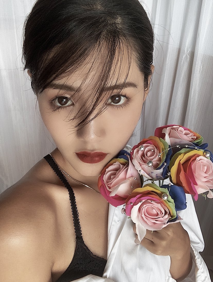 bieberyu00's tweet photo. レインボー薔薇　🥀
花言葉
（無限大の可能性）

.
#yukastagram #ootd #fashion #fashiongram 
#instagood #instagram #instafashion #summer #summertime #summerfashion #flowers #フラワー #お花畑 #rose   #レインボーバラ https://t.co/38hjprUNKO