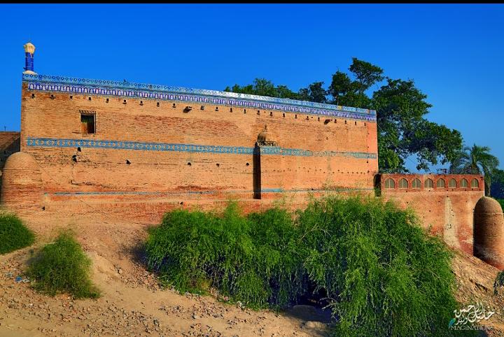 Uch SharifUch Sharif is the most probable site of the "Alexandria on the Indus", and thus is an extremely ancient town. The current remains of the citadel of the city contains the famous tomb of Bibi Jawindi.