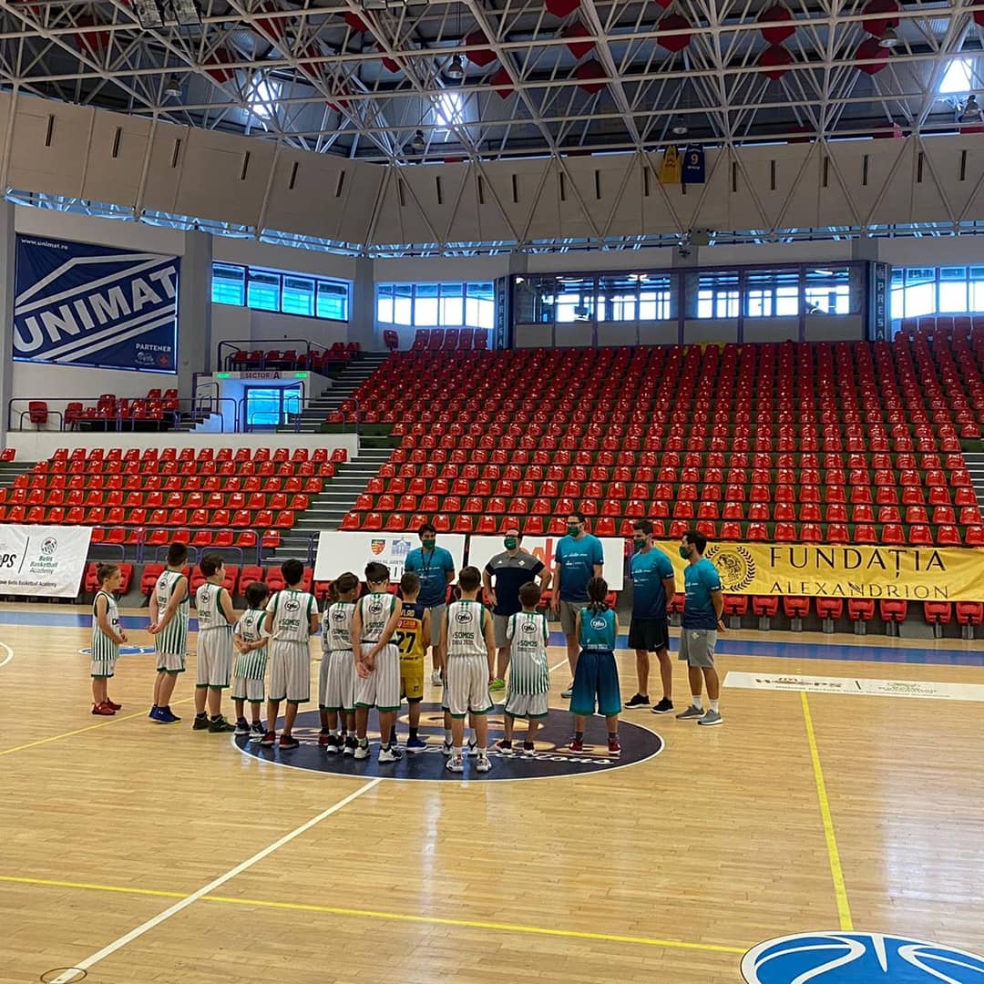 Javier Carrasco Soriano (@javicarrascos11) on Twitter photo We are having a great time in the ”Real Betis Baloncesto Camp by IG Hoops”.
I am grateful that yesterday I was given the opportunity to share what does it mean to play in Real Betis Basket and to be part of the great Betis family. <a href="/IGhoops/">Ionut Georgescu</a> We are having a great time in the ”Real Betis Baloncesto Camp by IG Hoops”.
I am grateful that yesterday I was given the opportunity to share what does it mean to play in Real Betis Basket and to be part of the great Betis family. <a href="/IGhoops/">Ionut Georgescu</a>
