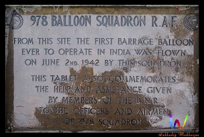 The entrance of Mangoe Lane, the intersection near St Andrew’s Church and the ground at St John’s Church complex as one of the places that were bombed by the Japanese!Huge balloons guarded important buildings and structures, such as Howrah bridge.(4/6)