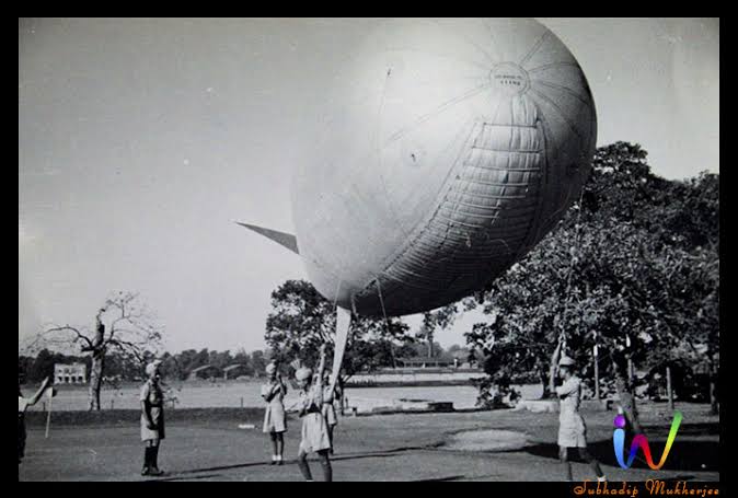 The entrance of Mangoe Lane, the intersection near St Andrew’s Church and the ground at St John’s Church complex as one of the places that were bombed by the Japanese!Huge balloons guarded important buildings and structures, such as Howrah bridge.(4/6)