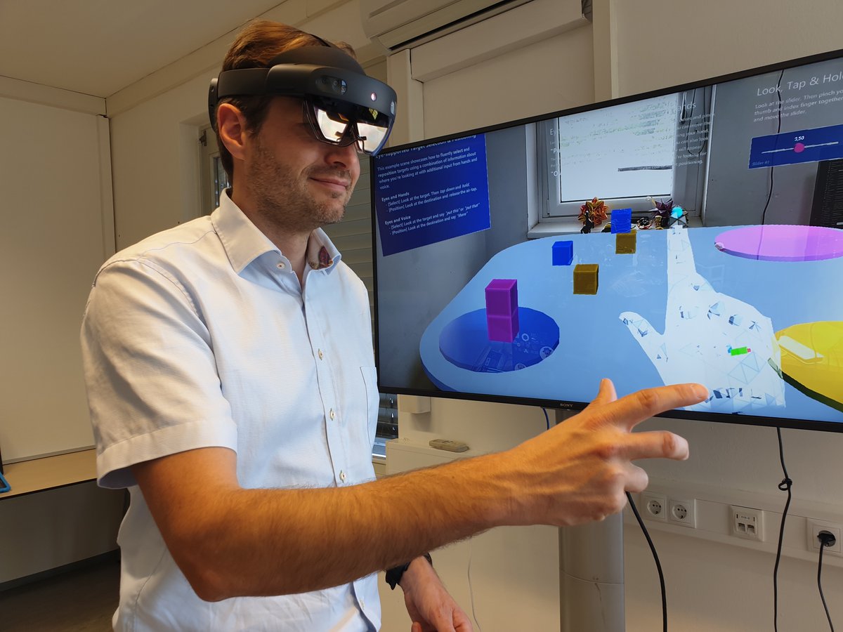 Introduction of novel HoloLens2 technology for multimodal gaze-based interaction in our Human Factors Lab (Team "Cognitive Sensing and Interaction") by Matthias Rüther, Head of Machine Vision Applications Research Group @JOAN_RESEARCH