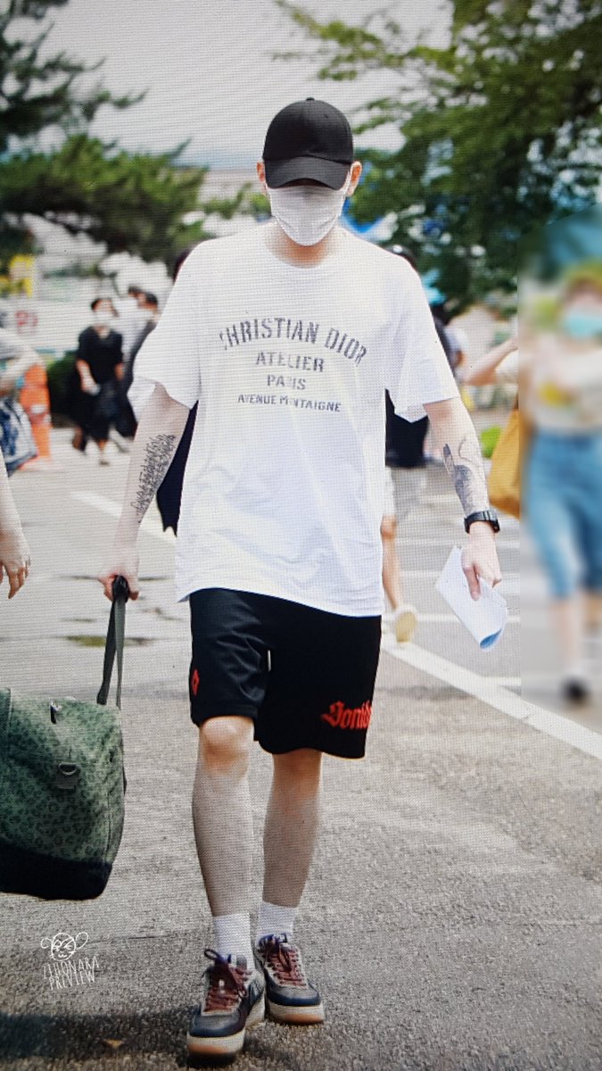 ZIHONARA's tweet photo. 200730 
#ZICO #지코 #지호 #우지호 #지아코

@ZICO92 다치지말고 조심히 다녀와👋👋 https://t.co/6vQ9GmkScv