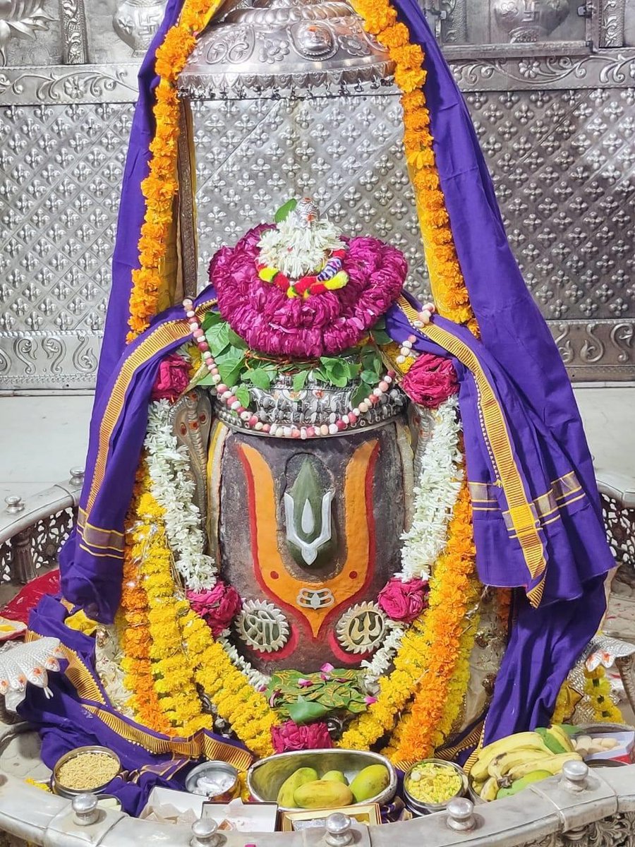 RemanshuG's tweet photo. 🙏🌹 🐍जय श्री महाकाल🐍 🌹🙏
श्री महाकालेश्व��� ज्योतिर्लिंग जी का भस्म श्रंगार आरती दर्शन!।#30_7_2020_गुरुवार https://t.co/g5X1cner7c