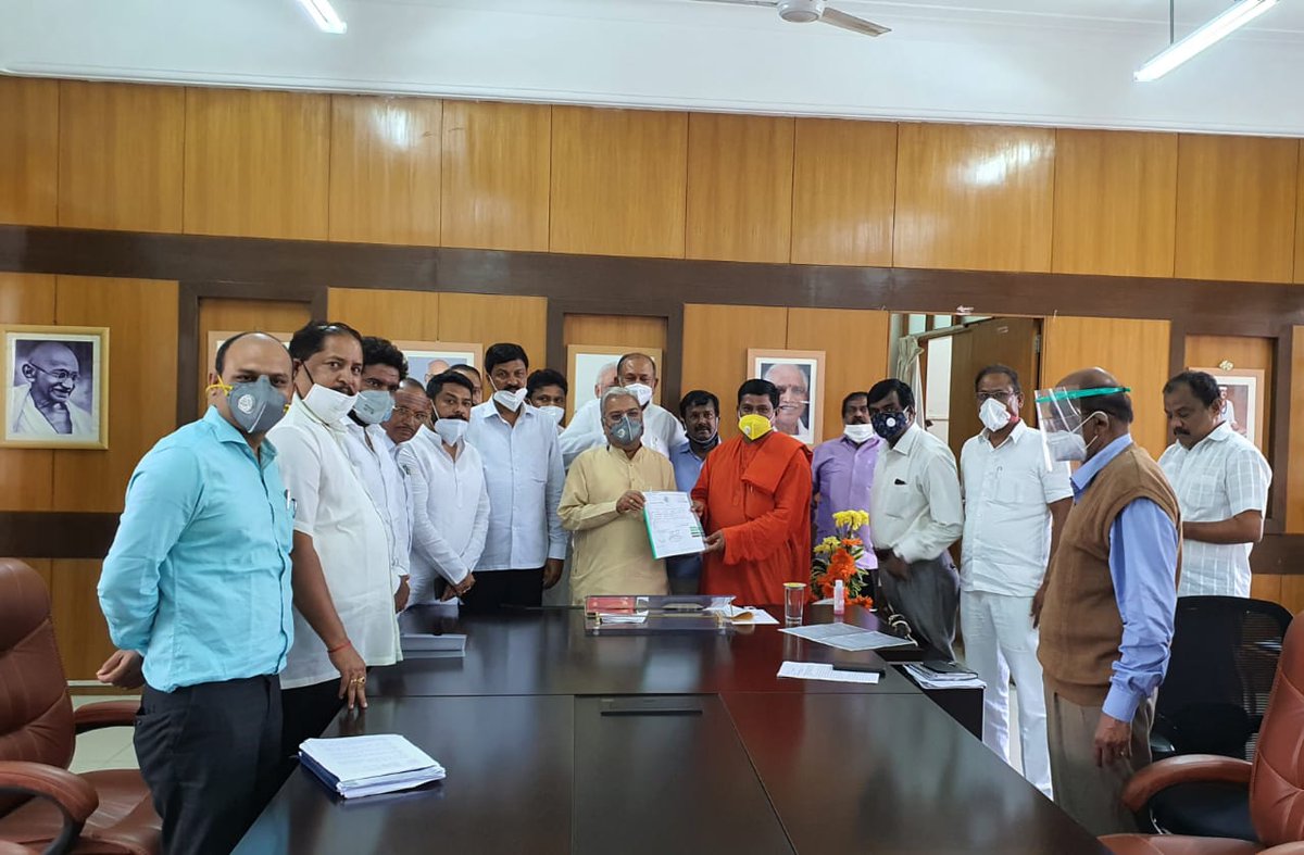srivpswamiji's tweet photo. Yesterday I and all the MPs, ministers, and legislators of the community held a meeting and then met the Deputy Chief Minister #GovindaMKarajola and the Chief Minister #BS #Yediyurappa @BSYBJP
@sriramulubjp @BJarakiholi @JarkiholiSatish @KicchaSudeep jai valmiki.... https://t.co/3l1bRoxO8Z