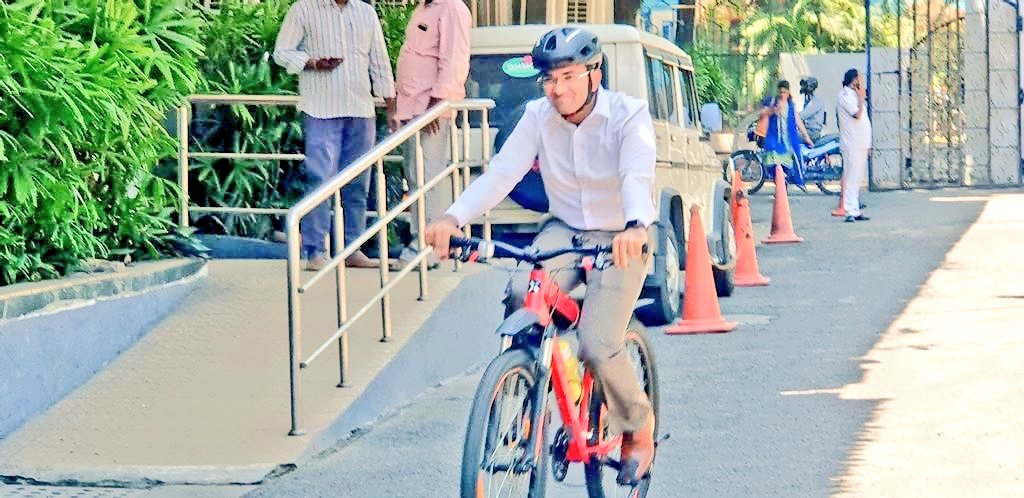 JennyWilliam_X's tweet photo. #HappyBirthDay 🎂🌹 to @musharraf_ias Sir,
The Ex Chief of @GHMCOnline #ITwing
Starting from
#MyGHMC
#ProjectCharminar
#Internship
#MjMarket
#LangarHouzLake
#MyHydMyResponsibilty
& Many more,
Branding the Historic City ✌ #Hyderabad
@IASassociation
@thebetterindia https://t.co/3yhk1YmD1P