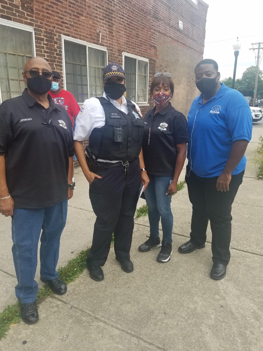 ChicagoCAPS15's tweet photo. Today @ChicagoCAPS15 with Austin Response Team (ART) hosted The Austin Community Mobilization at Mason & Madison. Area 4 Cart Team, #1STV @jr_bady, @CCSOPIO, @cookcountysao, Summer Mobile, & other community stakeholders all assembled for mobilizing peace & unity in the community. https://t.co/KW3Q8vxPRs
