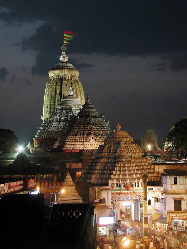Welcome To Second part of  #Temple  #Hinduism  #mandirToday's  #Thread on SRIMANDIR (Temple of Lord Jagannath)Lord Jagannath literally means the Lord of the Universeresides in Srimandir at Puri. The temple of Jagannath built on an elevated ground about 20 feet above