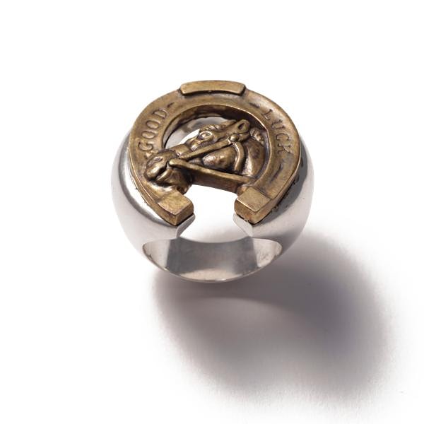 Lot.770 Horse Shoe Ring

Silver × Brass 

706union.shop-pro.jp/?pid=93165545

#706union 
#horseshoe 
#50sfashion 
#mexicoring 
#silver925
#ホースシューリング 
#ヴィンテージジュエリー 
#アメカジ 
#シルバージュエリー 
#ブラス
#アンティーク 
#madeinjapan 
#下北沢