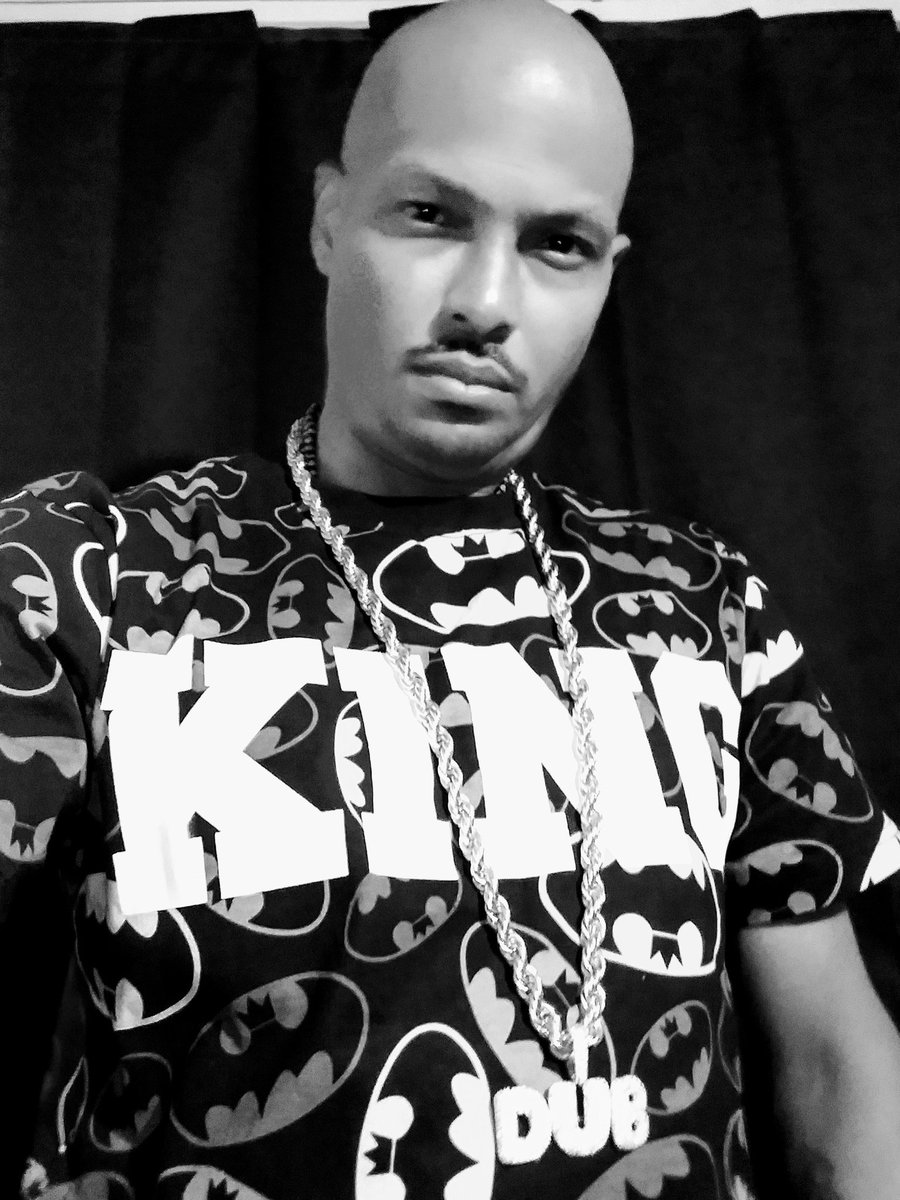 BihCdub's tweet photo. I'VE BEEN IN THESE FLORIDA TRENCHES FOR A  VERY LONG TIME.THE ONLY THING ABOUT IT IS STRONG CAN SURVIVE.
🙌Still above ground🙌
#CDub
#EastSideOg
#BlackCubanKing👑 https://t.co/gTOF1YRI9v