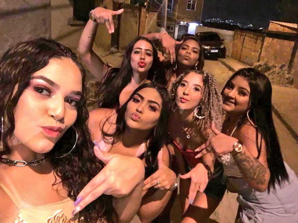 LuizaBryan's tweet photo. Sobre o EGITOO 🇪🇬💃🍻🍻 @crf_vitt @SaraVillasboas @JuuhBorges22 @KamillaBatist15 https://t.co/GbIP3Hq22R