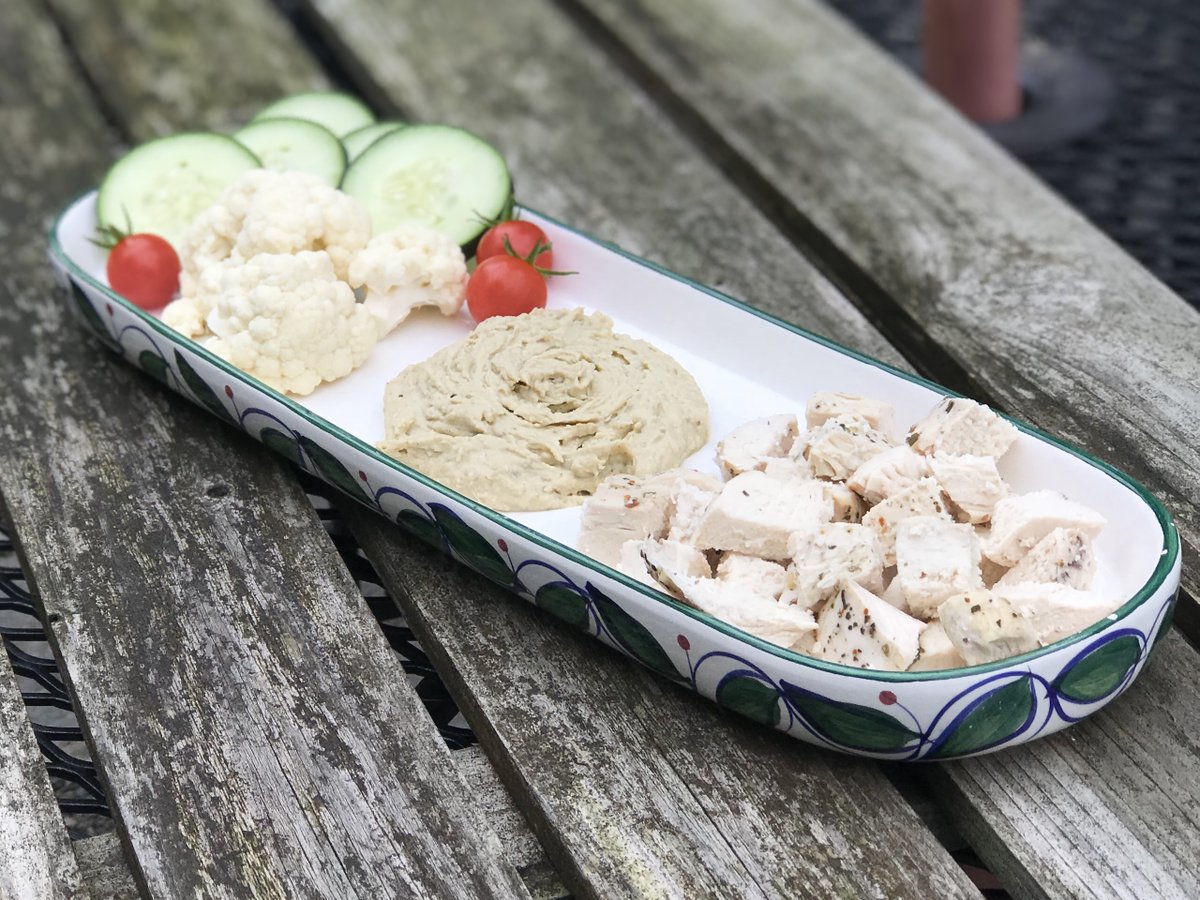 Zaatar Hummus with chicken and veggies makes a great snack or healthy lunch! #pdxeats #veganportland #eatlocalpdx
