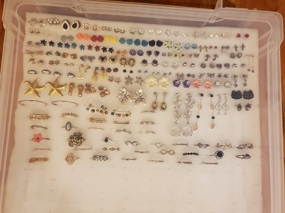 JenniMarie1121's tweet photo. I completed my diy organizer for my stud earrings and rings! Now I can see what I have; plus, I got rid of the ones I didn't want. I think a slightly smaller box would have worked though.... https://t.co/9zzcWiQzw4