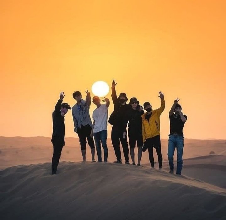 Itaa83926077's tweet photo. Terima kasih aeri. Kalian hebat, EXO bangga dengan kita. Tetap semangat dan tunjukkan pada dunia kalau kita adalah fandom yang terhebat. I love you Aeris

#ThanksEXOLFanbase 
#ThanksEXOL
#WEAREONE https://t.co/MGG61vus1T