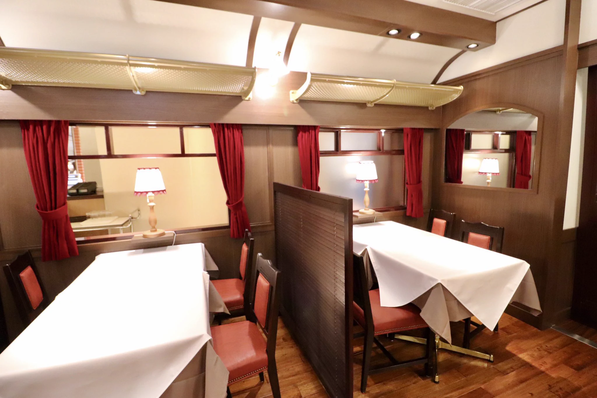 まるで列車の中にいるみたい？東京駅に食堂車風レストランが誕生！
