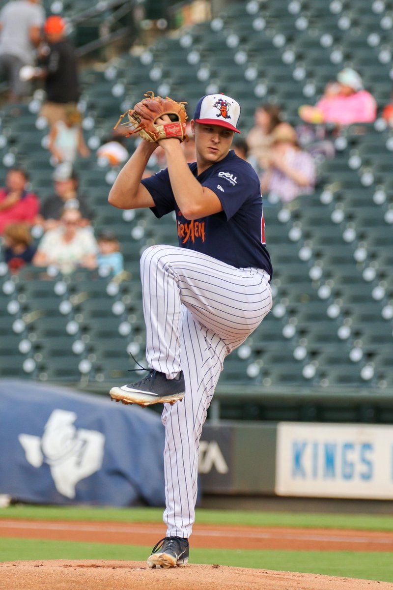 LifeOfMarioP's tweet photo. Dominant! @mitchholcomb from @RiceBaseball threw 6 innings allowing no runs and K'ing 4 for the @RRHairyMen helping the team tie for 1st place in the @TCLBaseball by defeating the Bombers. #RoundRock #Texas #SportsPhotography https://t.co/0nm0xKXF6X