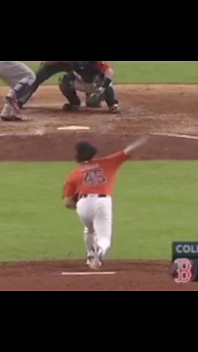 Here he’s landing in a really strong position to throw his punch. You’ll notice how closed his body is (how much it’s facing 3rd). He’s striding slightly closed & landing slight closed w/front foot aligned against body 4 the good joint centration I mentioned earlier. It gives him