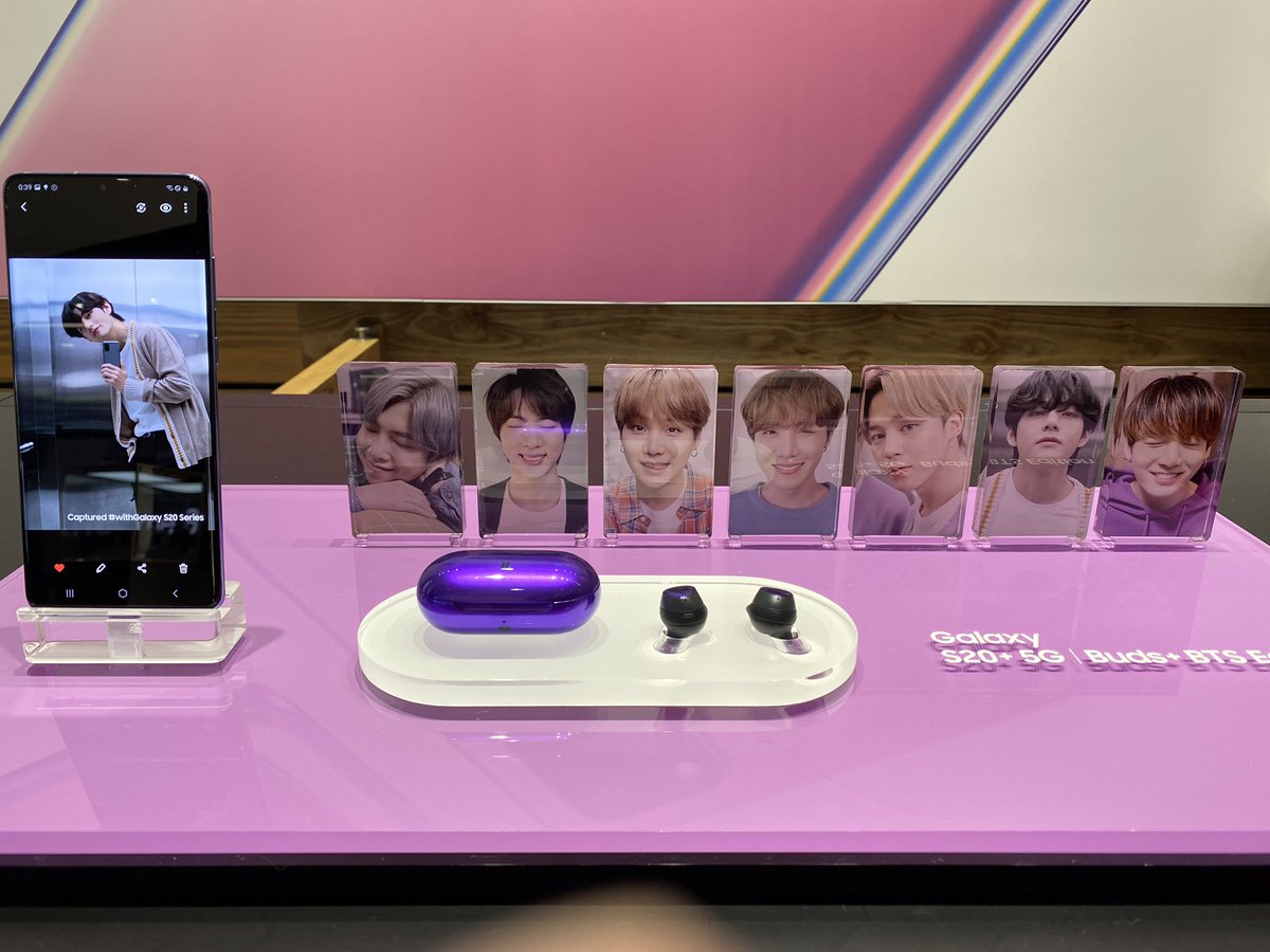 fafa81's tweet photo. テテかわいい💜

#galaxybtsedition
#galaxyharajyuku https://t.co/vkxQgSkG9e