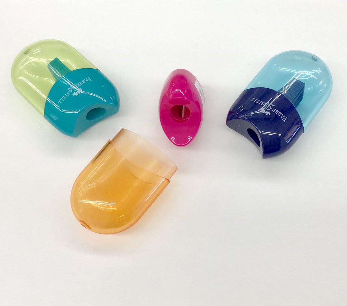 虹の文具館 ファーバーカステル さんの鉛筆削りミニが 色をリニューアルしました 角型ミニは スライド式で 捨てる時に汚れが気になりません 丸型ミニは 透明ボディで削りカスの容量が一目瞭然です 山口県 光市 虹の文具館 鉛筆削り 虹の文具館 ファーバーカステル さんの鉛筆削りミニが 色をリニューアルしました 角型ミニは スライド式で 捨てる時に汚れが気になりません 丸型ミニは 透明ボディで削りカスの容量が一目瞭然です 山口県 光市 虹の文具館 鉛筆削り