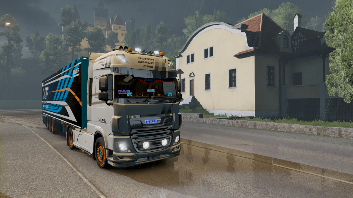 carlos_chbn's tweet image. @SCSsoftware @DAFTrucksNV #DAFUnityEdition 
DAF trucks screenshot contest.

Fog, rain and lightnings over the Bran Castle "Castelul Bran" - Romania ( "Road to The Black Sea Map" ) - 2nd Part.