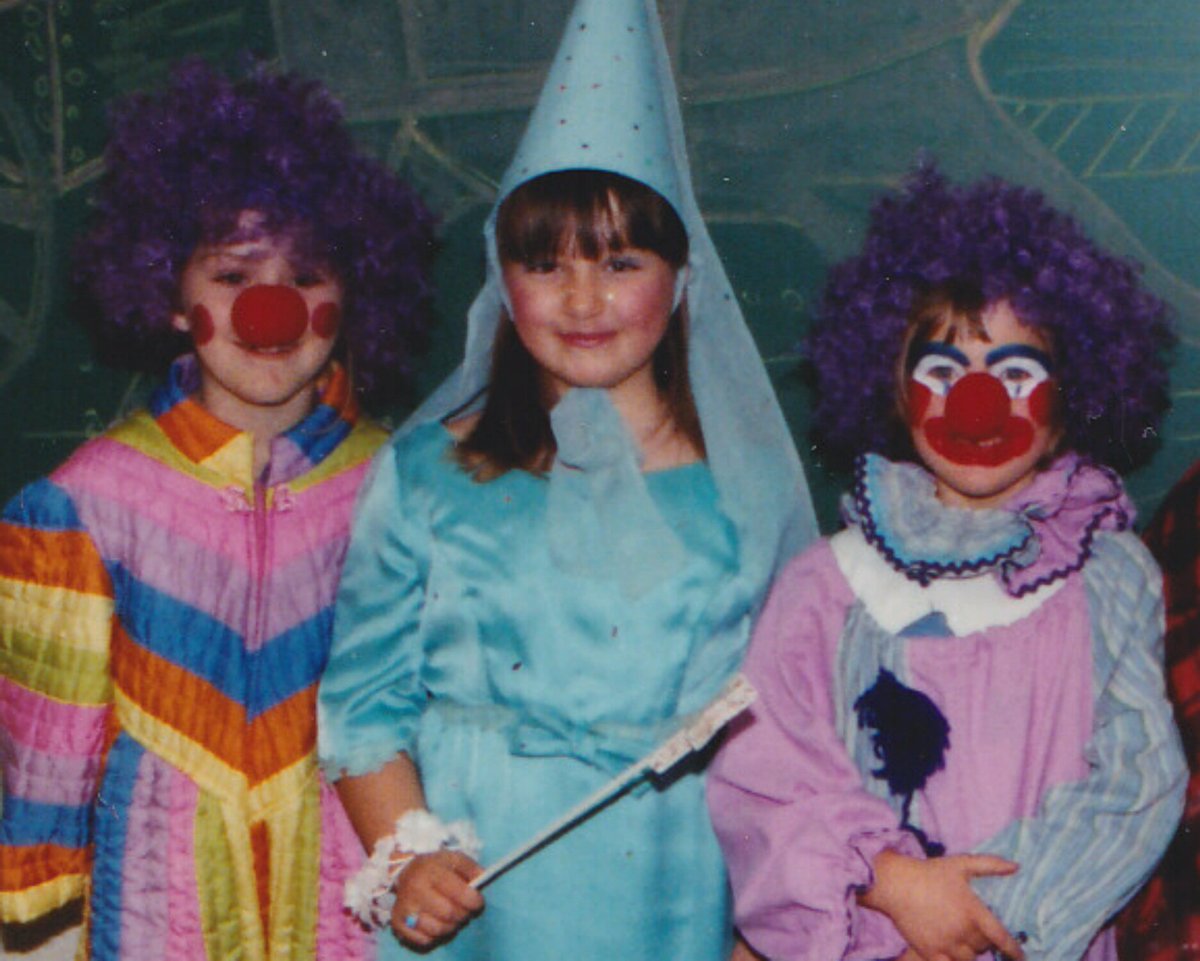 WendyLovesJesus's tweet photo. Happy #InternationalFriendshipDay to my two best friends in the entire world! 

Still love how this lyric fits the Halloween picture so perfectly: "Clowns to the left of me, jokers to the right, here I am, stuck in the middle with you..." 😄 

@KFlecka @mphill03 ☺️❤️💜💙 https://t.co/xJ4HRlSwY4