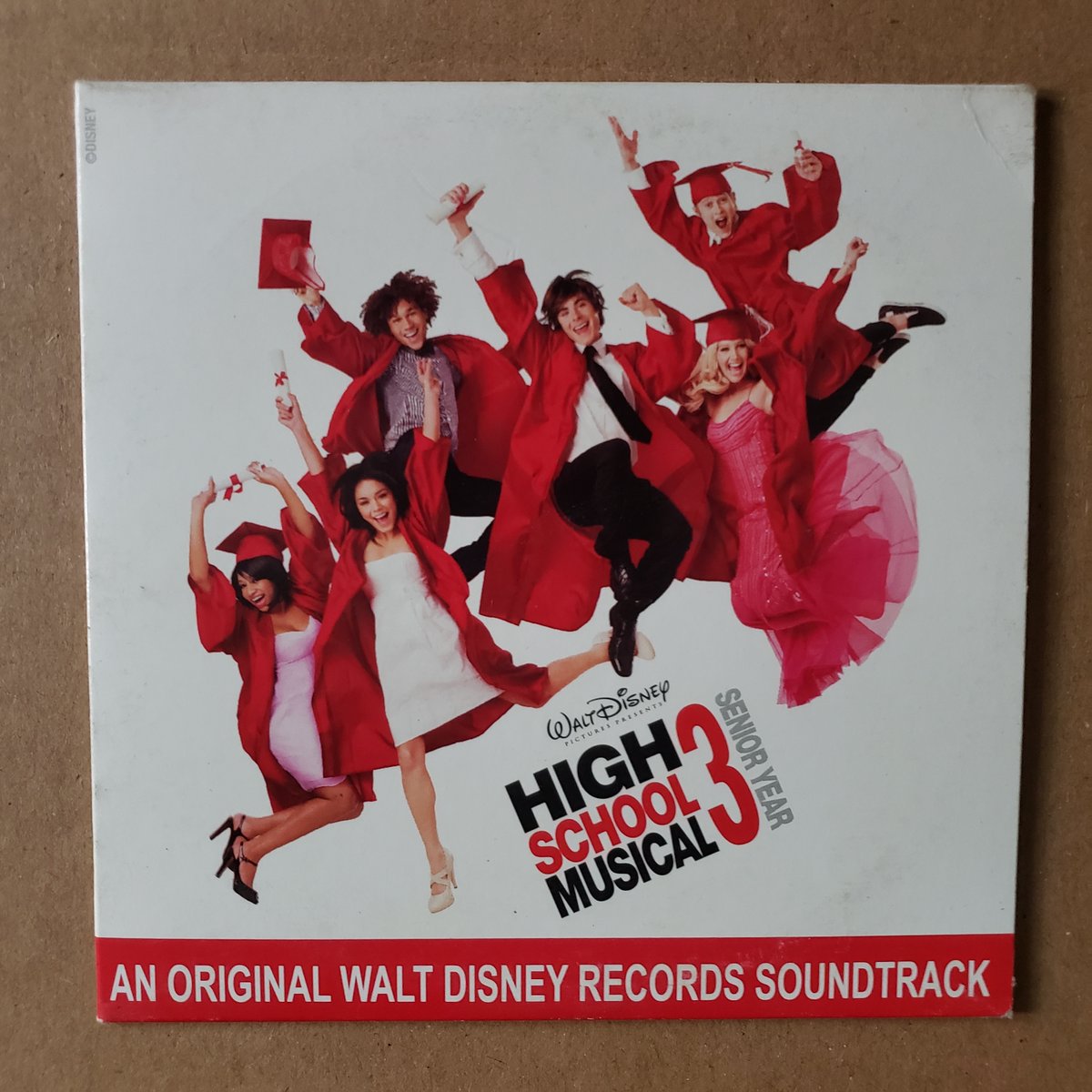 RevistasCDsYMas's tweet photo. CD High School Musical 3 #SeniorYear Soundtrack $83 + envío
https://t.co/373WbdAITg
#HighSchoolMusical3 #Disney #ZacEfron #VanessaHudgens #troybolton #GabriellaMontez #LucasGrabeel #RyanEvans #AshleyTisdale #SharpayEvans #CorbinBleu #ChadDanforth #MoniqueColeman #TaylorMcKessie https://t.co/BmYKsCBYQT