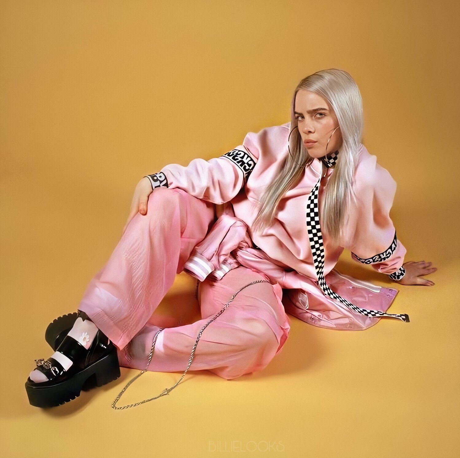 Billie ellish. Билли айлиш певица. Billie eilish khalid. Guess featuring billie eilish charli. Guess featuring billie eilish charli.