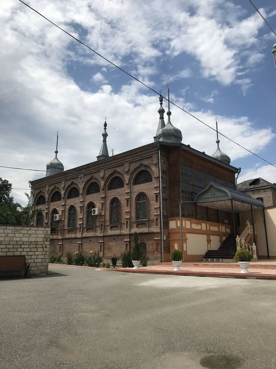 the two functioning synagogues in qırmızı qəsəbə are the larger six dome synagogue and the giləki synagogue, named for the gilan province in iran.