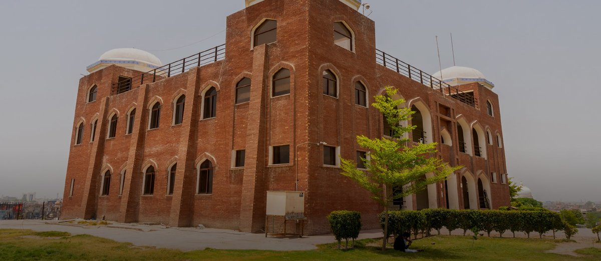 Fort KohnaThe fort acted as a citadel for the city of Multan for probably as back as 1000 BCE. The current fort is thought to have been built by the Katoch dynasty. The fort used to be separated from the rest of the city by the old river bed of the Ravi river.