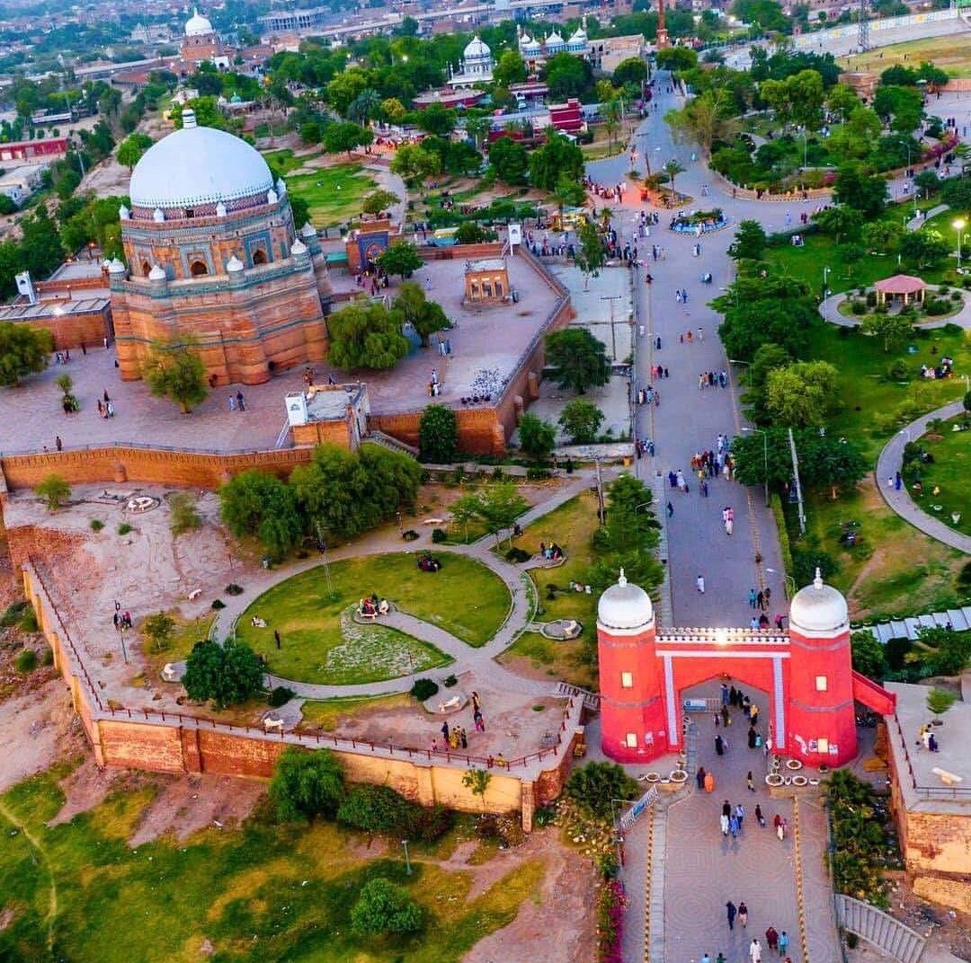 Fort KohnaThe fort acted as a citadel for the city of Multan for probably as back as 1000 BCE. The current fort is thought to have been built by the Katoch dynasty. The fort used to be separated from the rest of the city by the old river bed of the Ravi river.