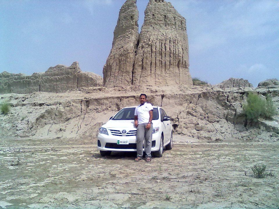 Mehmoodkot FortIt is located in the town of Mahmoodkot in Muzzafargarh. Little of the fort remains today.*Disclaimer: I am not the guy in the pictures.*