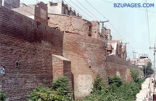 Multan Walled CityIt has the length of approximately 1.6 kilometres from north to south. The current wall was constructed in 1756 and only some parts of it survive. The wall is called Faseel-e-Multan. Most of the gates are reconstructions.