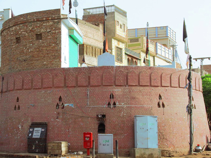 Part of the walled city is the Khooni Burj or the Bloody Bastion which was part of the original wall. The name was given by the British due to a fierce fight between the British attackers and the Sikh defenders in 1849 which ultimately led to capture of the city.